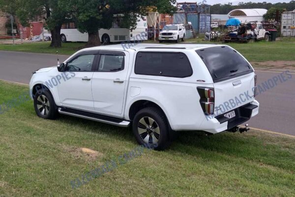 isuzu dmax fibreglas.canopy form razorback canopies